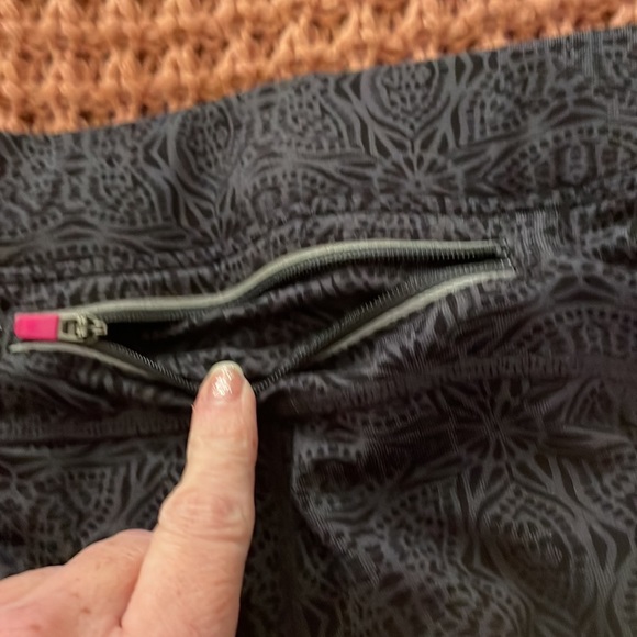 Ladies Athleta pants - Picture 7 of 7